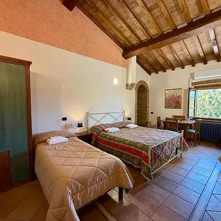 לינה וארוחת בוקר Casale Gregoriano 4*